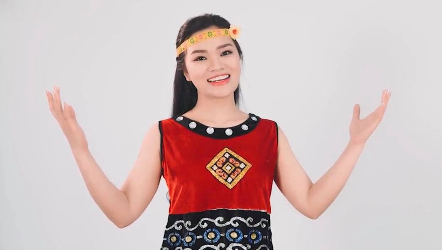 Ca sĩ Lê Ngọc Thúy vẫn hút triệu view dù về quê tránh dịch COVID-19