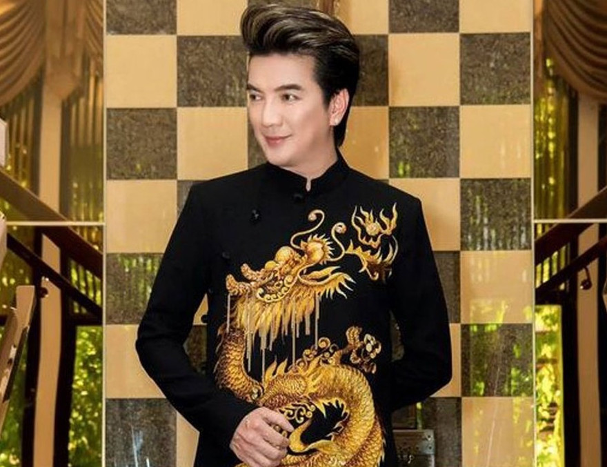 Đàm Vĩnh Hưng đấu giá hàng độc trầm hương gửi tặng miền Trung