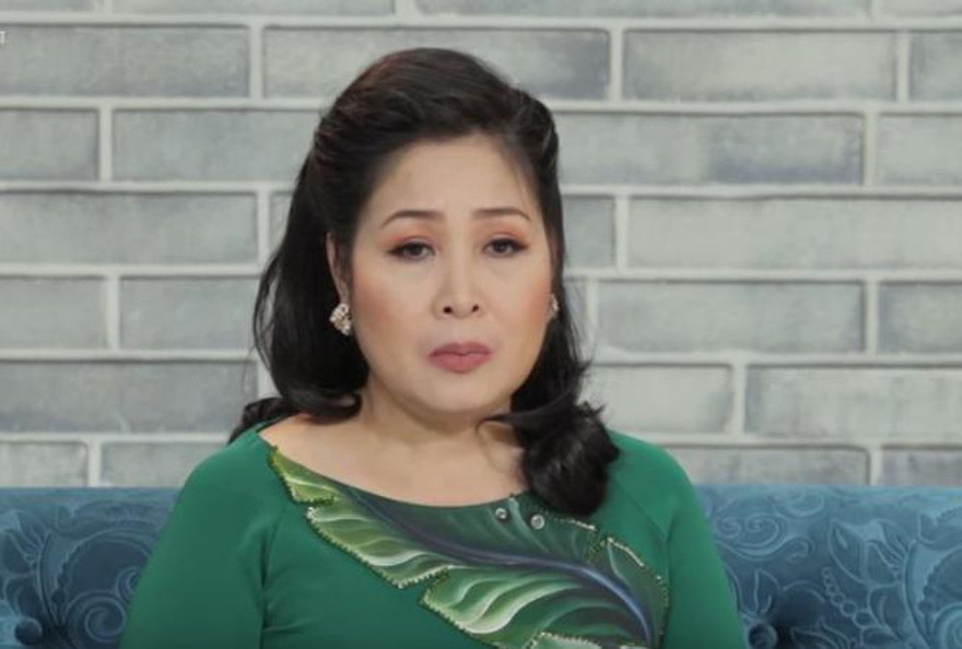 NSND Hồng Vân lại đóng cửa 2 sân khấu lần thứ 3