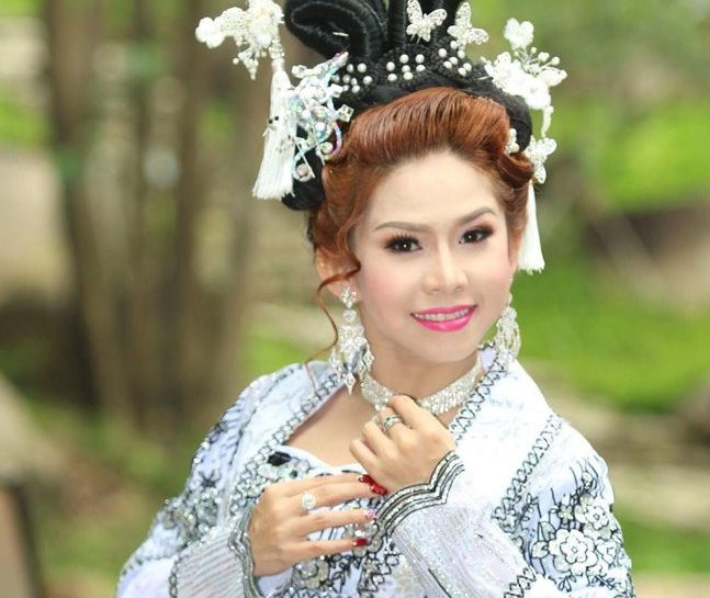 Nghệ sỹ cải lương Bình Tinh: 'Mùa COVID tôi livestream hát cải lương và bán hàng online'