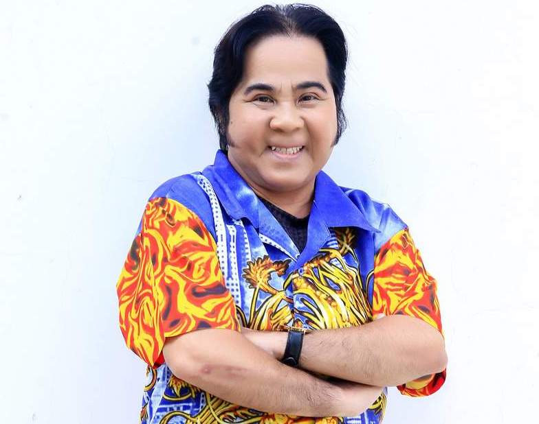 Bạch Long dẫn người yêu đi mua nhẫn rồi người yêu cưới luôn ông chủ tiệm vàng