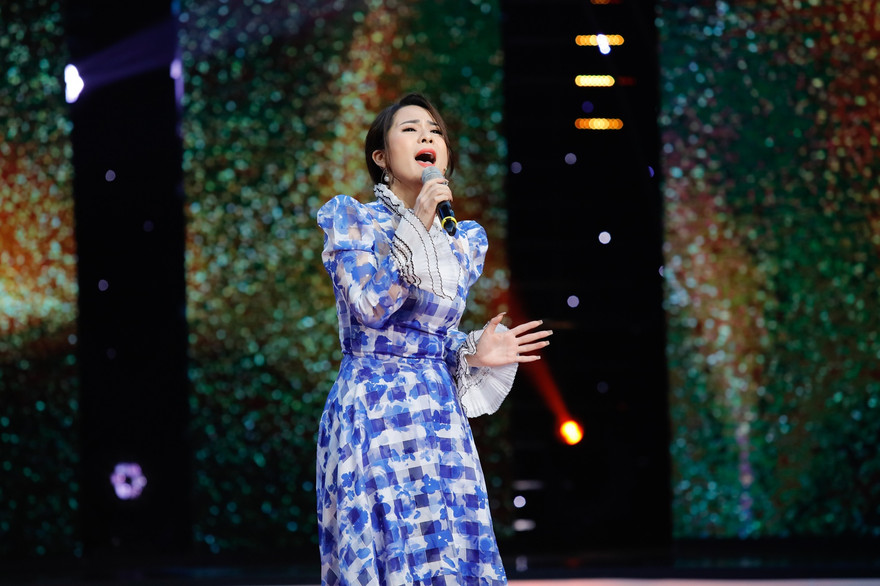 Xúc động nghe con gái nuôi của Hoài Linh hát về chuyện tình của cố nhạc sỹ Thanh Tùng