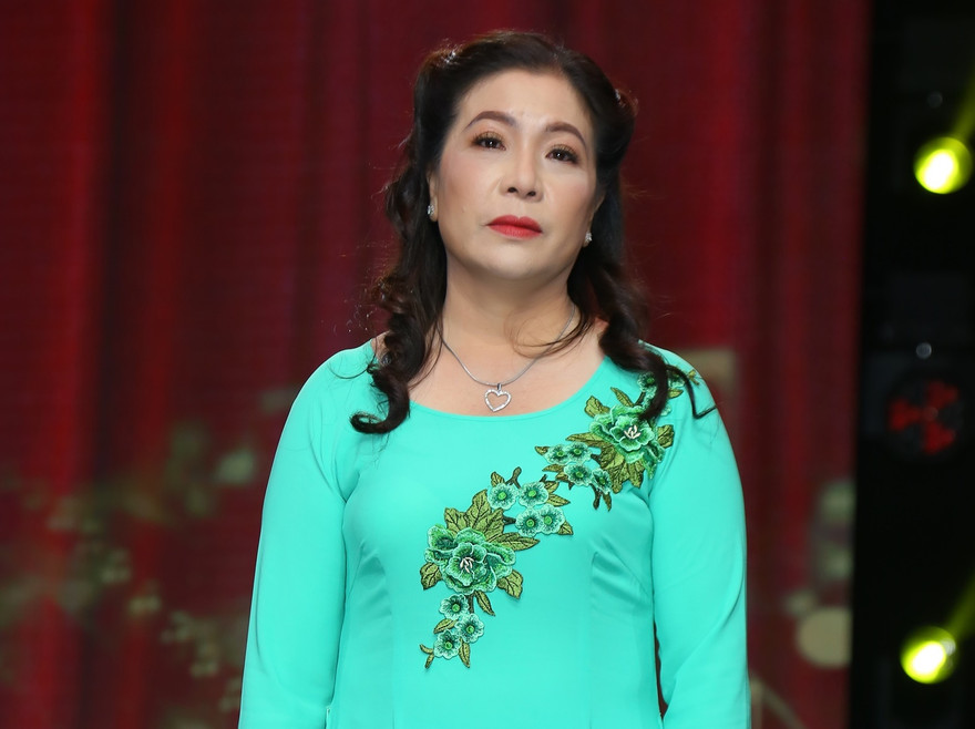 Vợ nhạc sĩ 'Hoa sứ nhà nàng' đi cào nghêu, chạy xe ôm để nuôi chồng viết nhạc