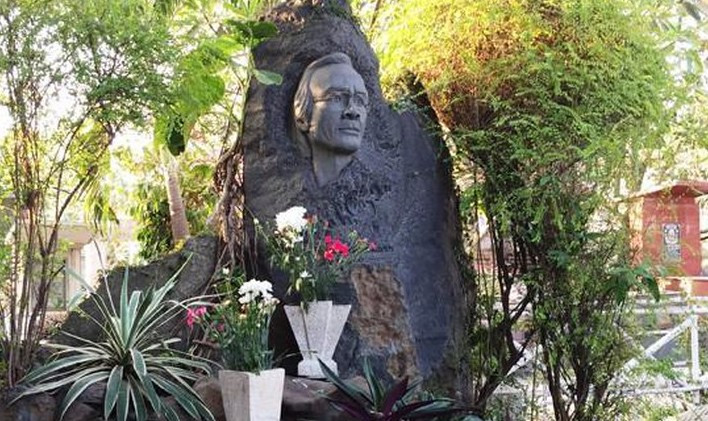 Mộ phần Trịnh Công Sơn năm nay vắng người trong ngày giỗ vì dịch bệnh