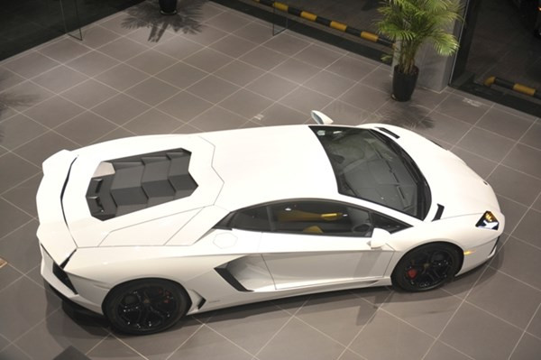 Siêu bò Aventador LP700-4 có giá 26 tỷ đồng tại Việt Nam