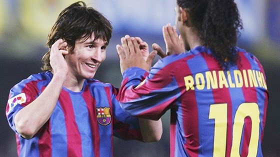 Messi và Ronaldinho bây giờ vẫn giữ được tình bạn thân thiết. Ảnh: Getty Images.