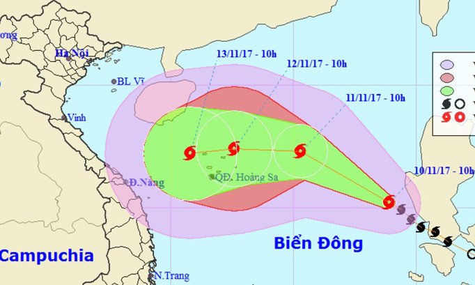 Vị trí và hướng di chuyển của cơn bão số 13. Ảnh: NCHMF.