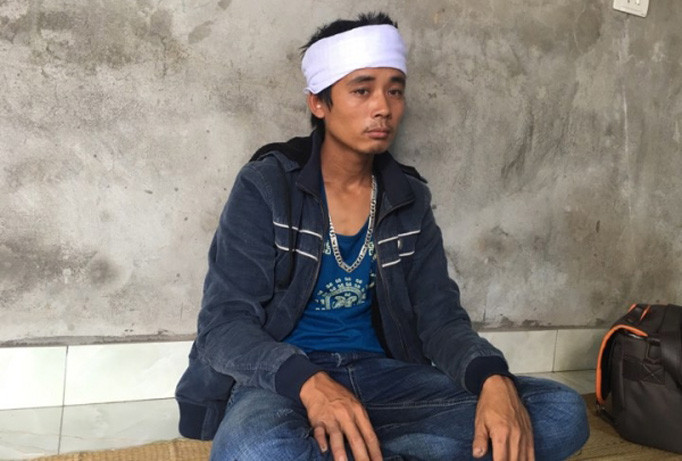 Anh Văn đau buồn sau cái chết của chị gái.