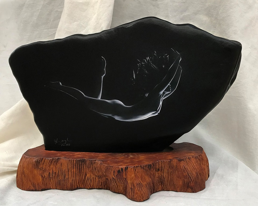 Lần đầu tiên, Thái Phiên tung bộ ảnh nude in trên đá đẹp mê hồn