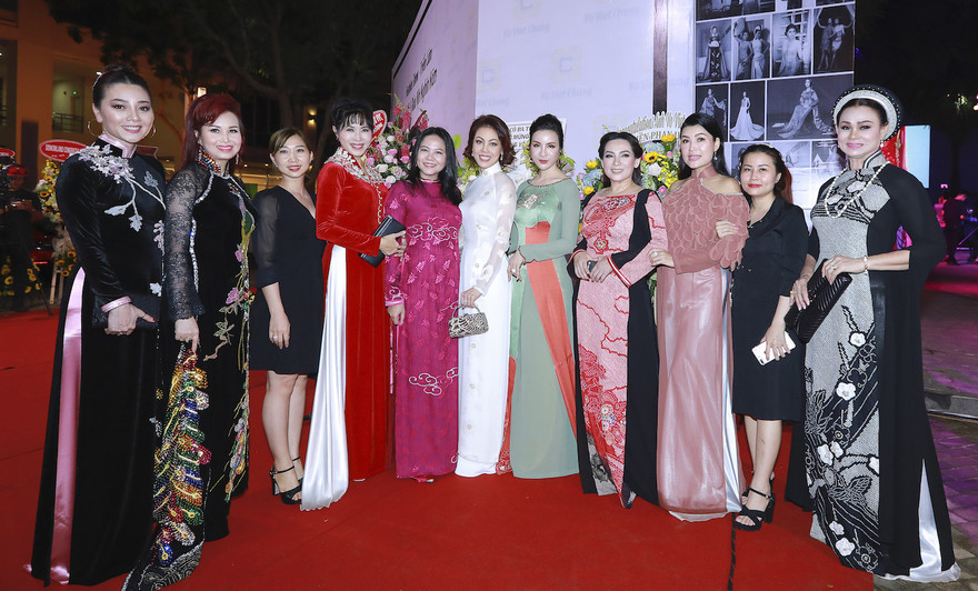 Hàng trăm nghệ sỹ tham gia giới thiệu các bộ sưu tập từ lụa Lãnh Mỹ A 