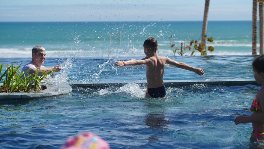 Việt Nam chưa xác định mở cửa toàn bộ du lịch quốc tế. Ảnh: HOÀNG MẠNH THẮNG