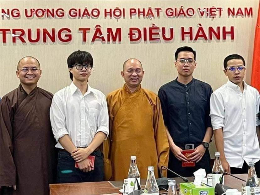Nhóm "Rap Nhà Làm" đến xin lỗi vì bản rap xúc phạm đạo Phật