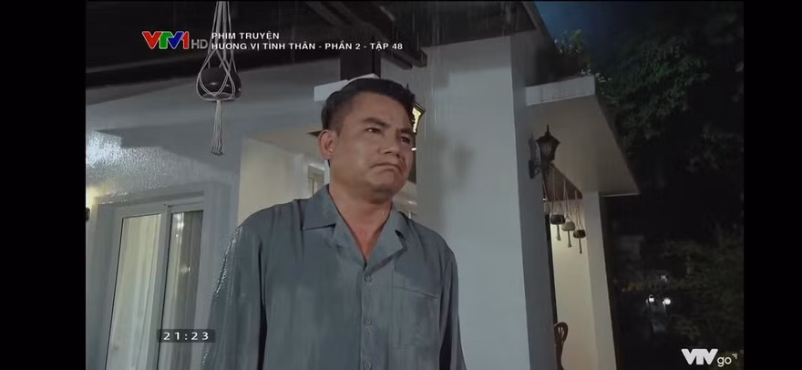 Cảnh tắm mưa đặc biệt của Chủ tịch Khang