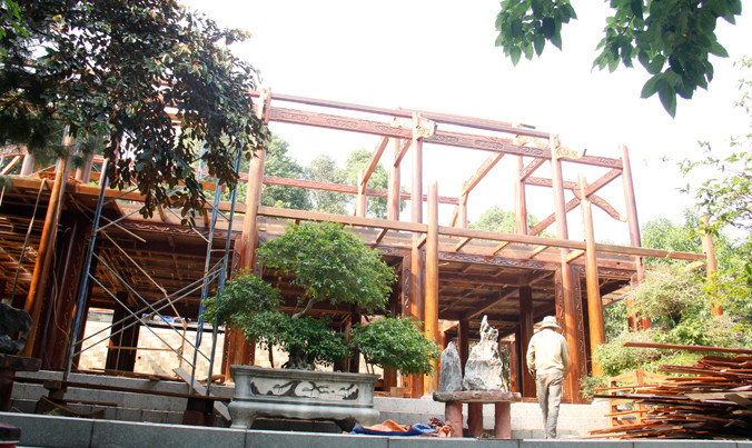 Ngôi nhà rường phía sau khu biệt phủ được tháo dở vào tháng 4/2016. Ảnh: Thanh Trần.