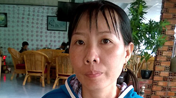 Chị Mai đang chờ công an giải quyết số vàng nhặt được. Ảnh: Phúc Hưng.