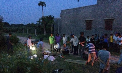 Trên đường đi đám tang về, hai vợ chồng ông Em gặp tai nạn thảm khốc. Ảnh: Lê Huân.