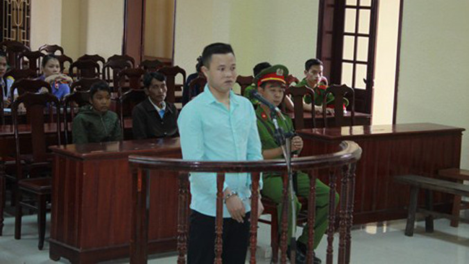 Lội trước vành móng ngựa. Ảnh: Hoàng Táo.