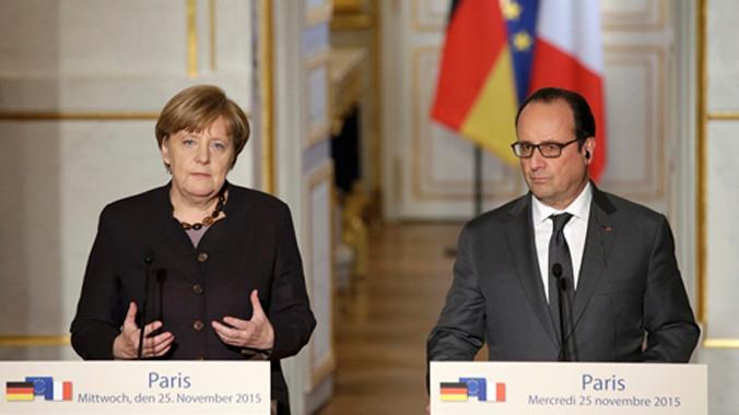 Thủ tướng Đức Angela Merkel (trái) và Tổng thống Pháp Francois Hollande. ảnh: Reuters.