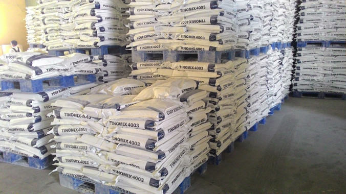 Hàng trăm tấn thức ăn gia súc nghi có sử dụng chất cấm. Ảnh: Việt Văn.