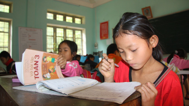 Nhiều người hy vọng sẽ có nhiều bộ SGK để nhà trường, học sinh lựa chọn. Ảnh: Hồng Vĩnh