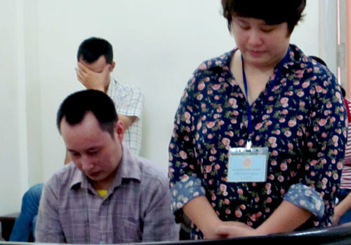 Bị cáo Huy và Hòa tại phiên tòa sơ thẩm.