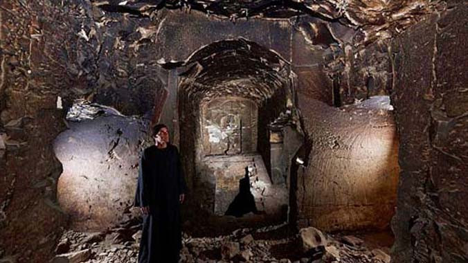 Cận cảnh bên trong mộ cổ của thần Osiris.