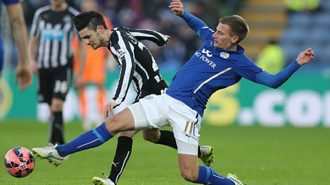 Albrighton (phải) và gia đình trải qua cú sốc tâm lý.