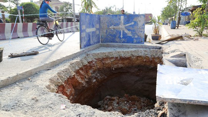 “Hố tử thần” vào chiều 6/3.