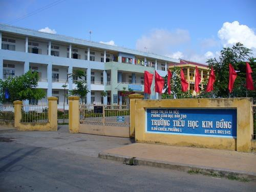 Ngôi trường xảy ra sự việc phụ huynh phản đối hiệu trưởng mới.