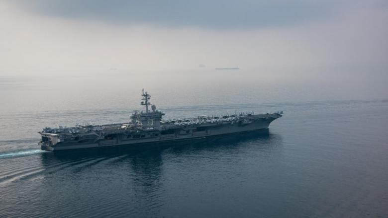 Tàu sân bay USS Carl Vinson (CVN 70) đi qua eo biển Sunda vào ngày 15/4/2017.