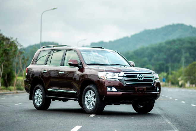 Cận cảnh Toyota Land Cruiser 2015 giá 2,8 tỷ đồng