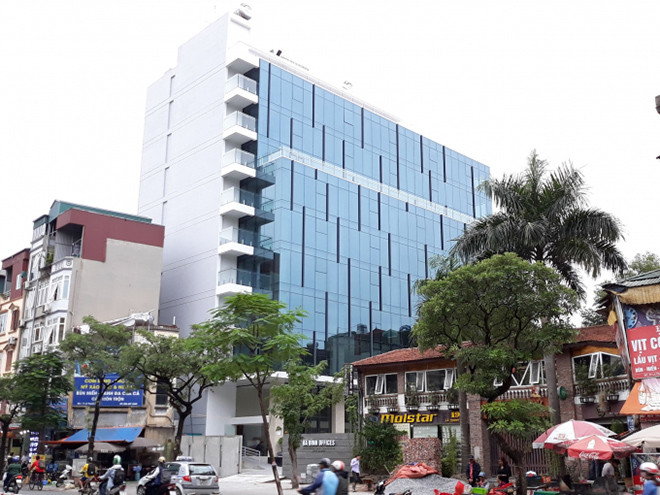 Dự án Xây dựng trụ sở văn phòng làm việc và cho thuê tại số 19 Lê Thanh Nghị, quận Hai Bà Trưng nằm trong danh sách 16 dự án đã chấm dứt hoạt động. Thế nhưng, hiện nay trên khu đất này lại "mọc" lên một tòa nhà cao tầng có tên là Ba Đình Office.