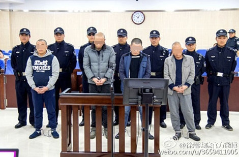 4 tên cướp trước tòa.