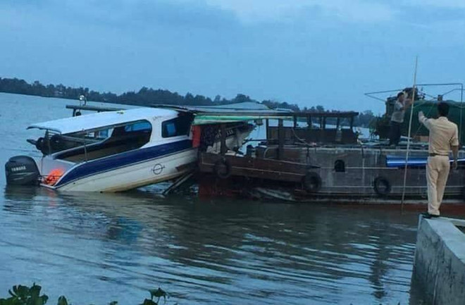 Hiện trường vụ tai nạn trên sông. Ảnh: A.L.