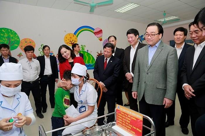 Bí thư Hà Nội trong buổi thăm cơ sở sáng 1/3.