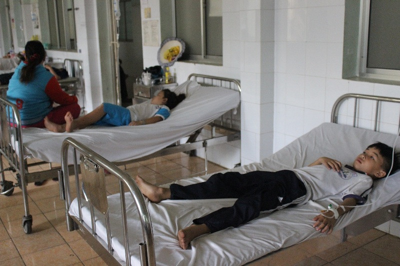16 học sinh trường tiểu học Võ Thị Sáu nhập viện sau bữa trưa ngày 9/4.