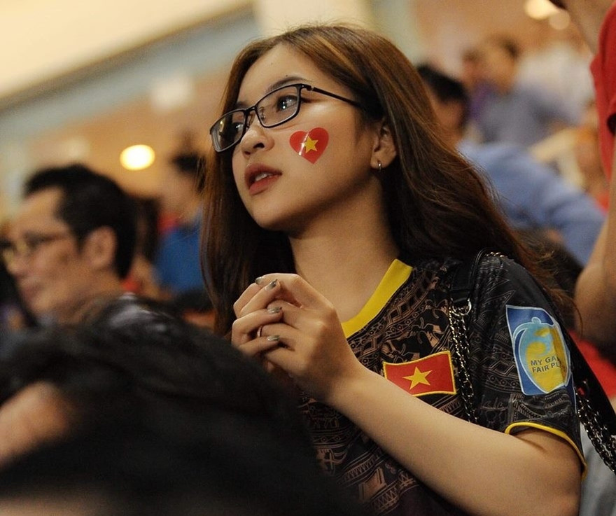 Việc Nhật Lê ra MV trong thời điểm này khiến nhiều người cho rằng cô đang mượn hơi bạn trai Quang Hải để thu hút sự chú ý.