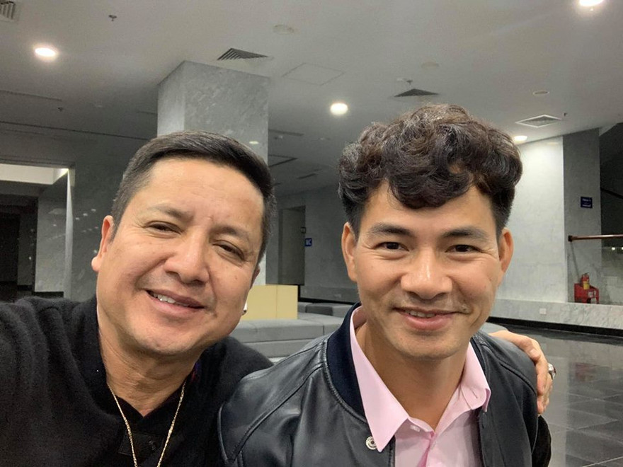 Bức ảnh khiến nhiều người lầm tưởng nghệ sĩ Chí Trung bắt đầu tham gia tập luyện Táo quân 2019.