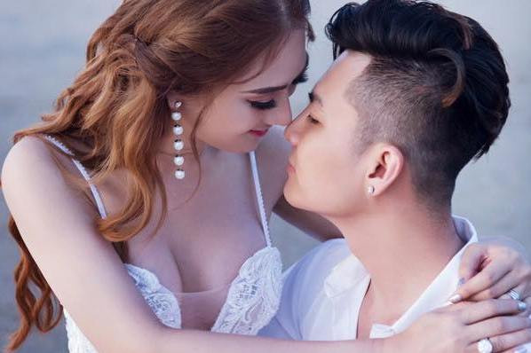 Lâm Khánh Chi không giấu được niềm hạnh phúc khi chuẩn bị làm mẹ.