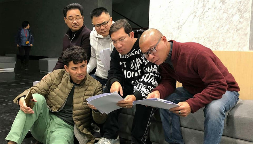 Ảnh hậu trường buổi đầu tập luyện Táo quân 2019 được nghệ sĩ Xuân Bắc chia sẻ. 