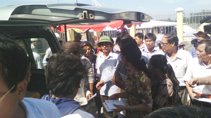 Ngư dân Đặng Dùm được đưa về Lý Sơn an táng