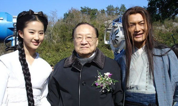 Kim Dung là vua tiểu thuyết võ hiệp đương đại. Ảnh: Sina.