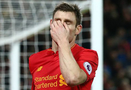 James Milner và đồng đội bỏ lỡ chiến thắng trên sân nhà. Ảnh: Reuters.