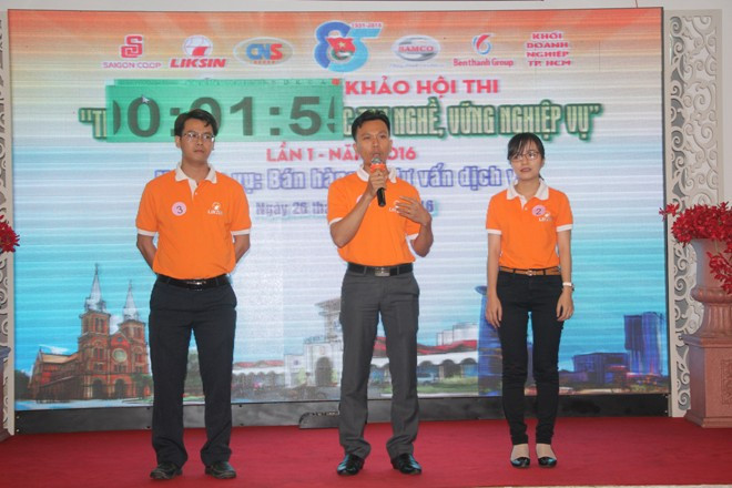 Các thí sinh lần lượt thi tài qua các phần thi thể hiện kiến thức, kỹ năng về các ngành nghề tại đơn vị mình 