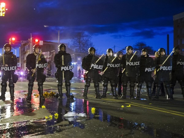 2.000 binh sỹ của lực lượng Vệ binh quốc gia tuần tiễu trên khắp thành phố Baltimore nhằm đảm bảo lệnh giới nghiêm được thực thi. (Nguồn: mashable.com) 