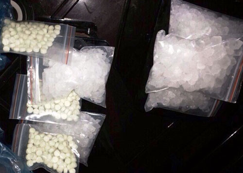 Cấu kết với người Trung Quốc buôn 3 kg ma túy đá