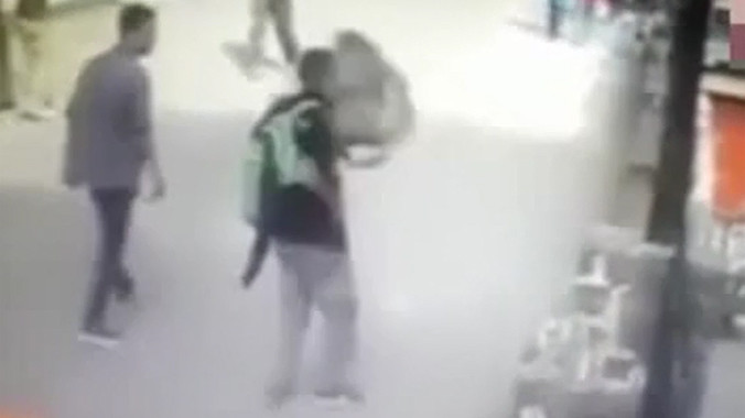 Đừng có đùa với khỉ