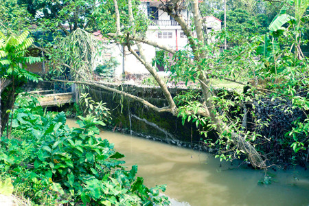Mương nước nơi cháu bé tử nạn 