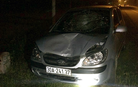 Chiếc xe ô tô gây tai nạn rồi bỏ chạy bị CSGT phát hiện. 