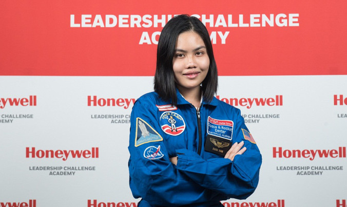 Nhâm Bảo Khanh tại Trung tâm Vũ trụ & Tên lửa Hoa Kỳ (USSRC).